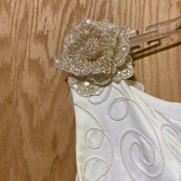 Macis- Beautiful ivory formal. - Picture 7 of 7